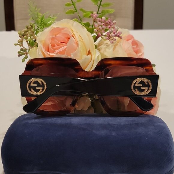 Authentic Gucci sunglasses with case - Picture 2 of 10